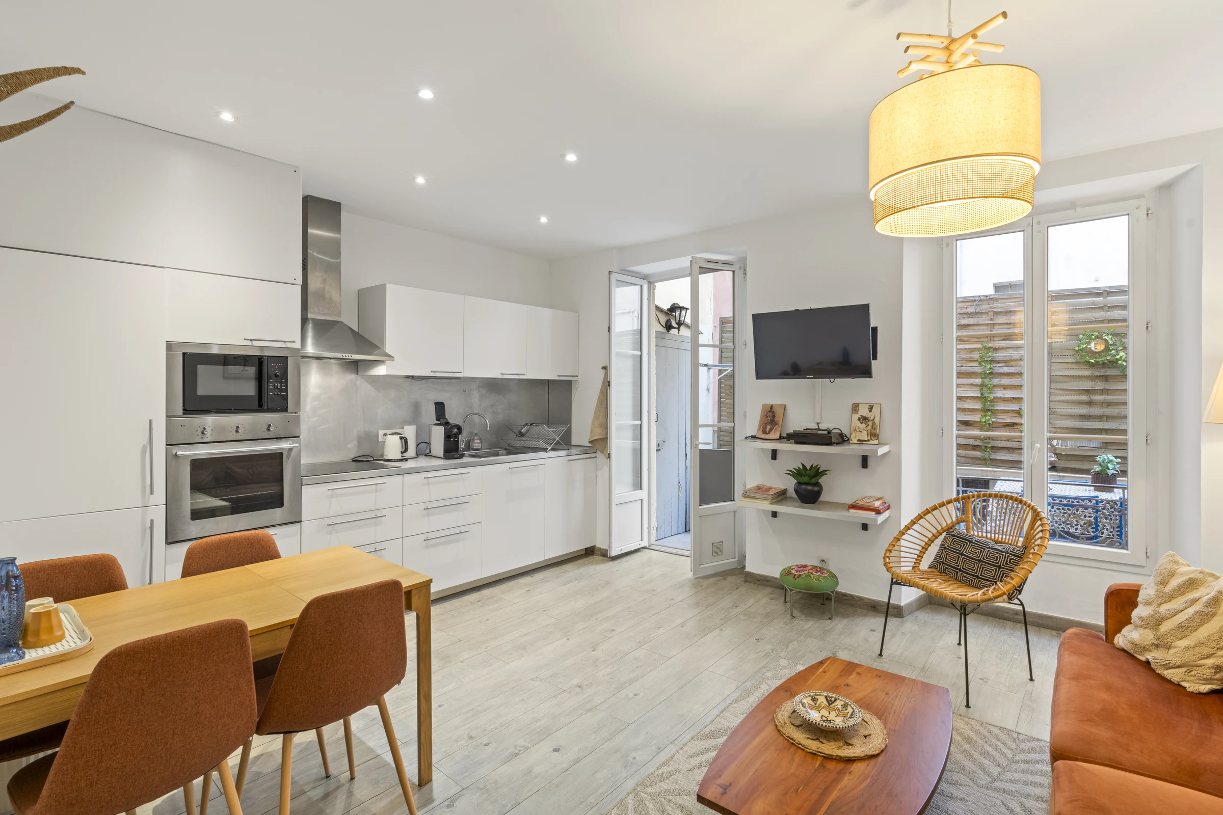 Séjour-cuisine rénové, 2 pièces quartier Lépante, Nice