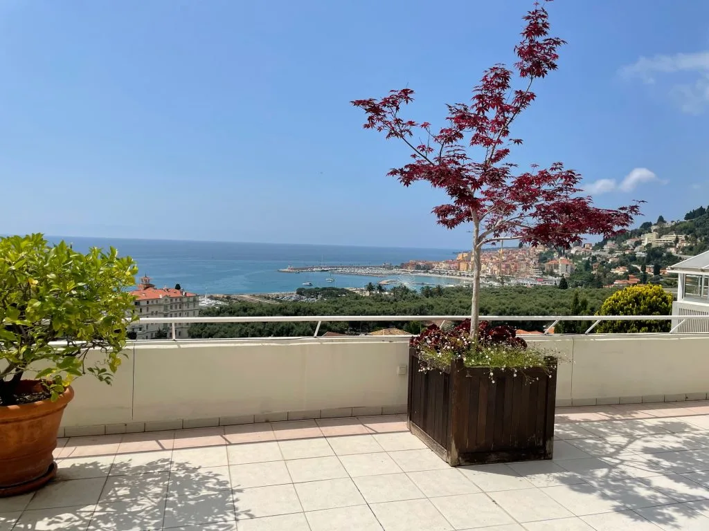 Toit terrasse 6P Menton Garavan vue mer