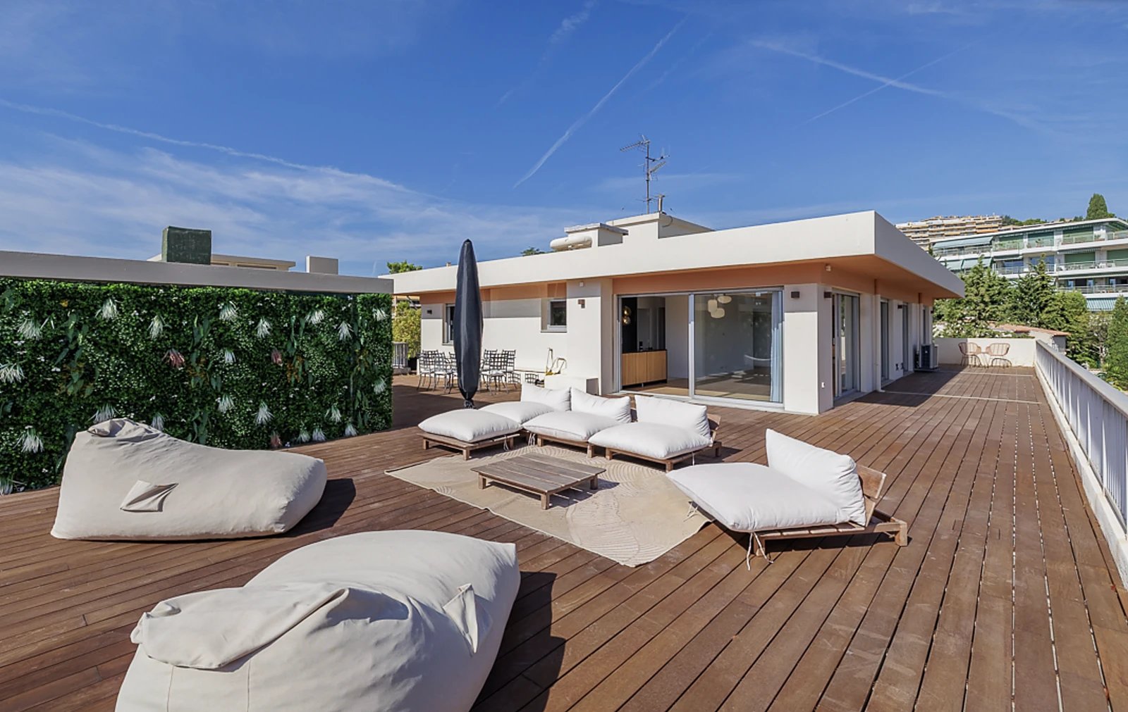 Salotto esterno sulla terrazza sul tetto di 280 m²